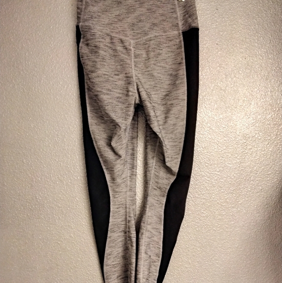 Nike Dri Fit Active Wear Size  S - Picture 1 of 2
